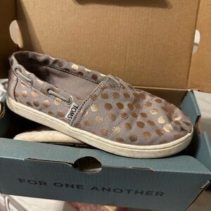 Girls Toms slip ons